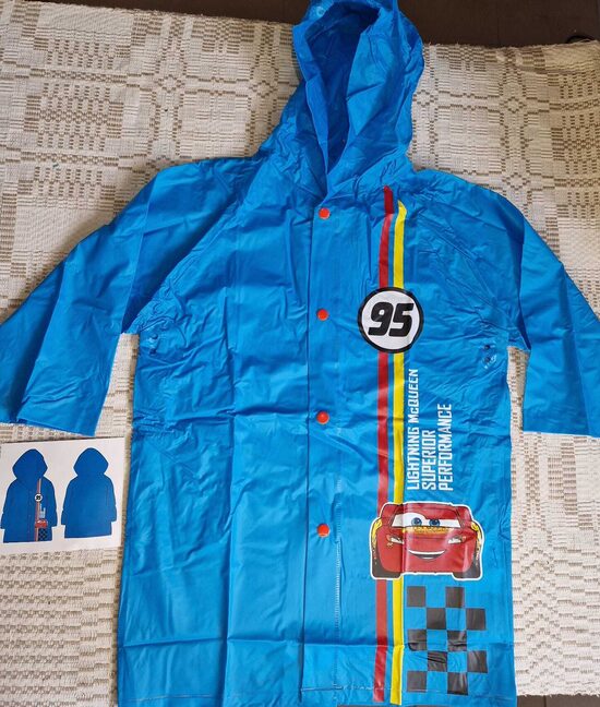 Cars lietus mētelītis